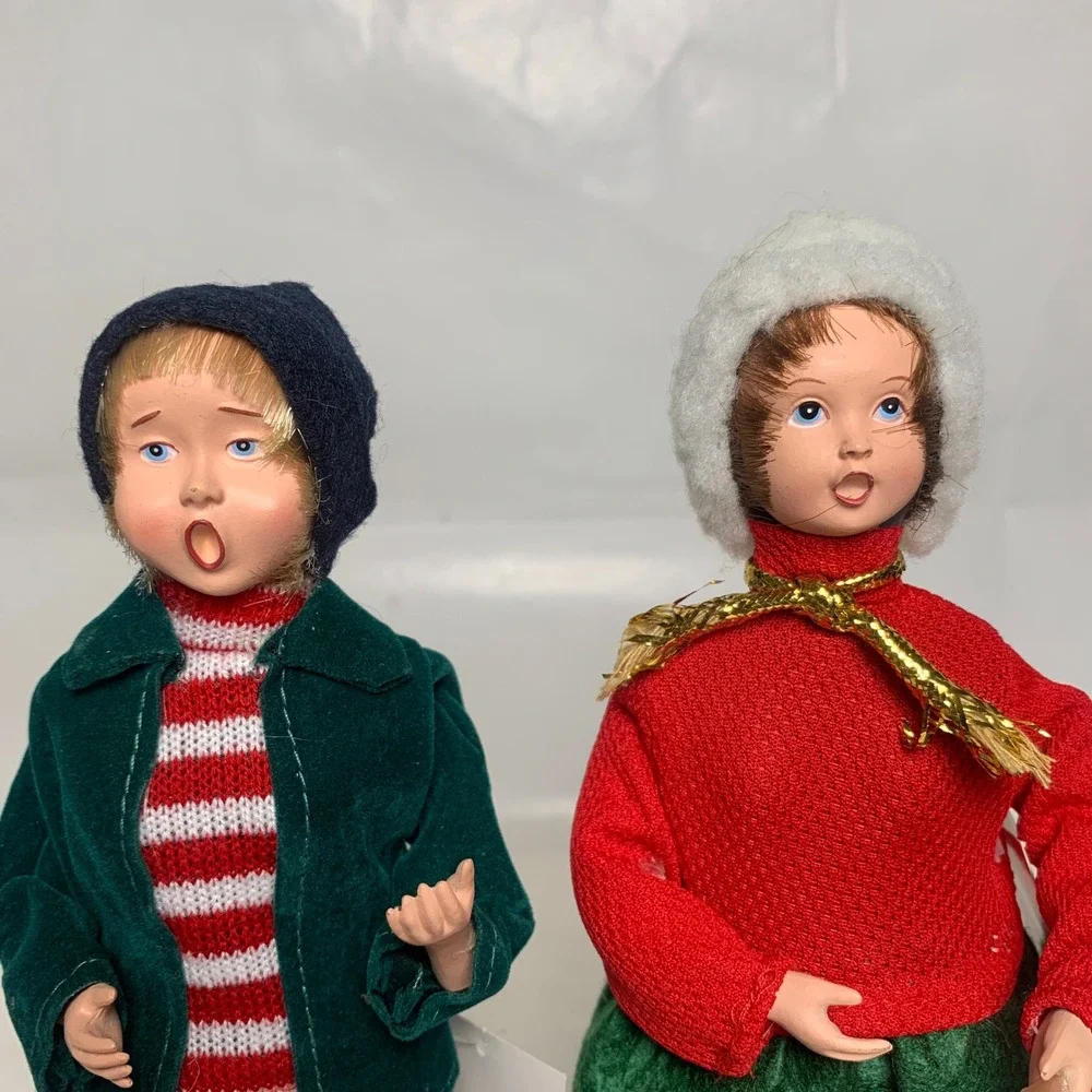 Cracker Barrel Boy and Girl Caroler Christmas Figurine Set Red Green New Holiday